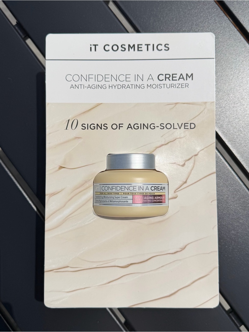 it Cosmetics: Confidence in a Cream anti-aging armor 4 fl oz